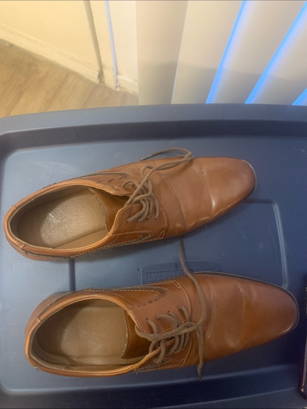 Guess Men's Tan Leather Lace-Up Oxfords size 10.5